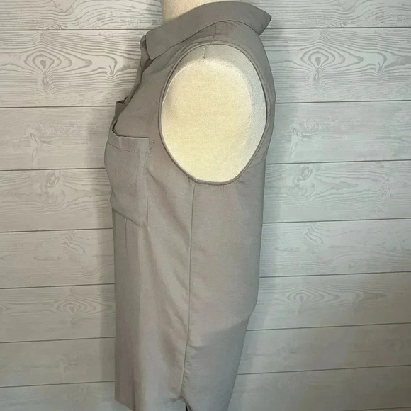 Divided gray button down sleeveless top Size 4 - Picture 2 of 5